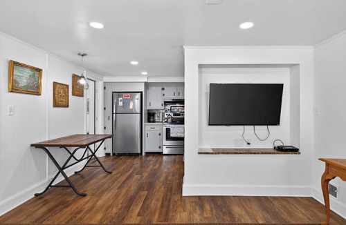 Middletown House | Dog-Friendly Cottage w Playground, Grill & Games