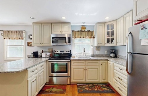 The Bluffs House | Dog-Friendly Cottage w/Free WiFi, Kayak, Firepit, and Wood Stove