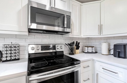 North City House | Dog Friendly Cozy Remodeled Shoreline Rambler
