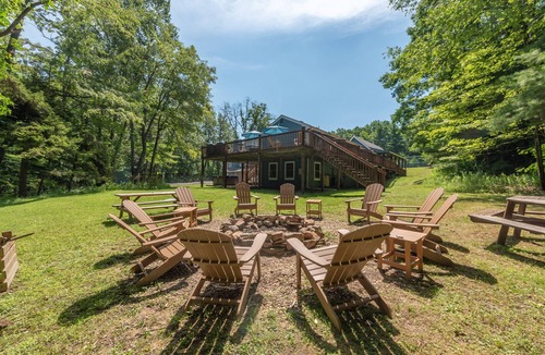 Swanton House | Dog Friendly Deep Creek Gem w/Whirlpool Decks