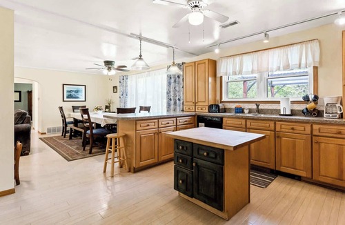 Kendall House | Dog-Friendly Dual Home in the Woods w/Lake Access