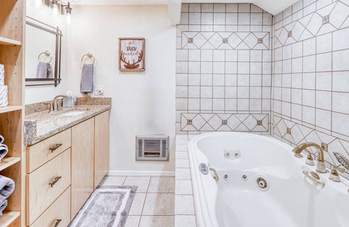 Brian Head Condo | Dog-Friendly Evergreen Condo with Washer/Dryer, Ski-In/Ski-Out Area Nearby