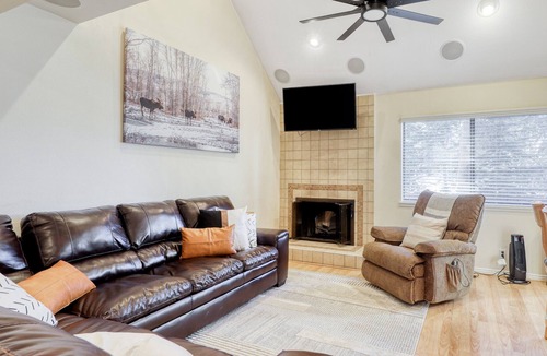 Brian Head Condo | Dog-Friendly Evergreen Condo with Washer/Dryer, Ski-In/Ski-Out Area Nearby