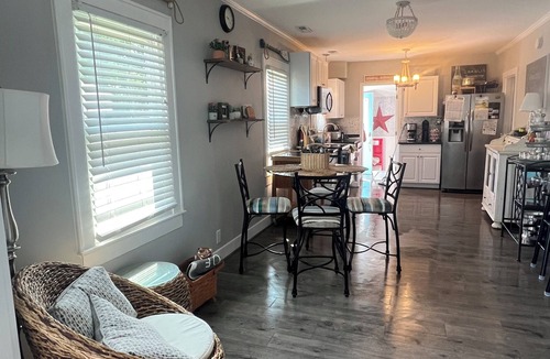 Hampton Cottage | Dog-friendly fenced 2BR/1.5 bath cottage, 2 blocks to beach, near military bases