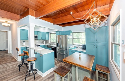 Loudon House | Dog Friendly | Firepit | Sunroom | Public Boat Launch | Close to Downtown Loudon & Marina