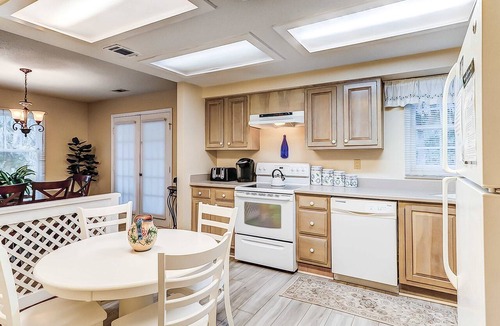 Shipyard Plantation Condo | Dog-friendly ,golf course views, pool,beach nearby