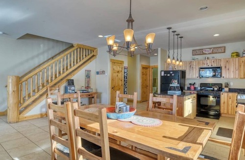 South Fork House | Dog-Friendly Golf Course Front Home w/Free WiFi, Gas Fireplace, W/D, & Gas Grill