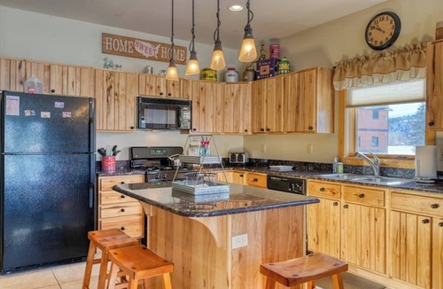 South Fork House | Dog-Friendly Golf Course Front Home w/Free WiFi, Gas Fireplace, W/D, & Gas Grill