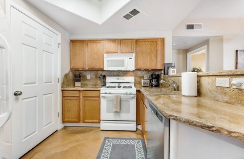 Maryvale Condo | Dog-friendly ground-floor condo with patio, pool, hot tub & gym