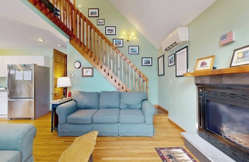 Intervale House | Dog-friendly home + loft w/deck and gas grill, private washer/dryer, & free WiFi