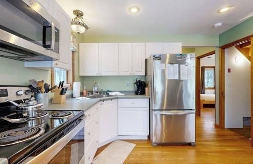 Intervale House | Dog-friendly home + loft w/deck and gas grill, private washer/dryer, & free WiFi