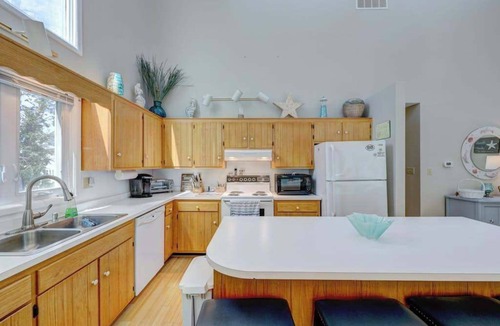 Sandpiper Pines House | Dog-friendly home close to the beach w/balcony, wood fireplace, gas grill, AC