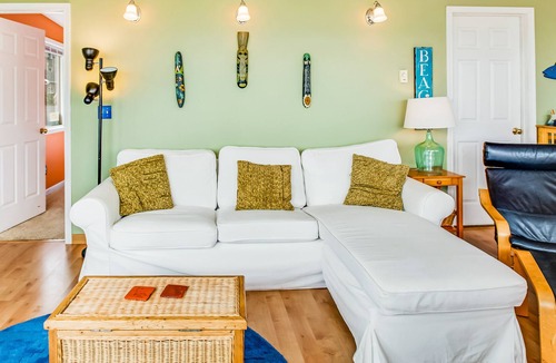 Pacific Beach Cottage | Dog-friendly home with ocean views and fireplace, walk to beach