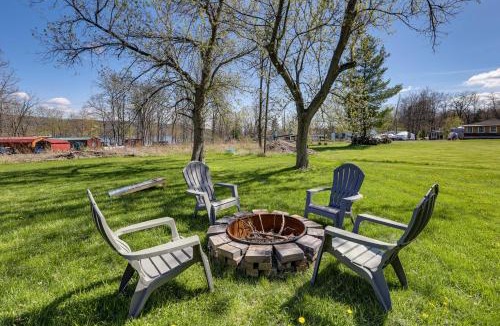 Valois House | Dog-Friendly Home w/Dock & Views on Waneta Lake!