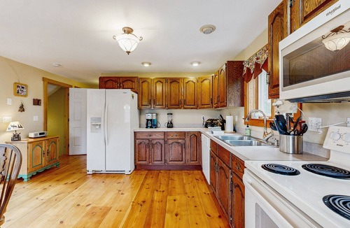 Jefferson House | Dog-friendly home with huge yard - near swimming hole, snowmobiling