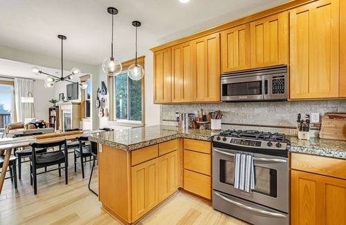 Oceanside House | Dog friendly home with ocean views deck washer dryer grill and fireplace