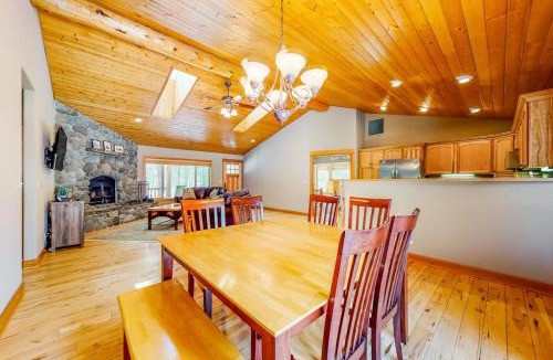 Three Rivers House | Dog-friendly home with central AC fireplace WiFi washer&dryer