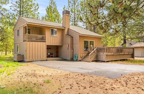 Overlook Park House | Dog-friendly home with private hot tub pool access & central AC - SHARC passes
