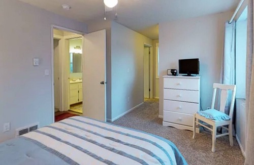 Clinton Cottage | Dog-friendly home with free WiFi & a full kitchen - walk to the ferry & beach