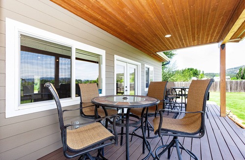 Laclede House | Dog-friendly home with deck, fenced yard, & firepit - walk to Lake Pend Orielle