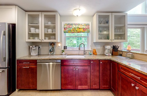 Mashpee House | Dog-friendly home with great deck & association beach on Mashpee Pond