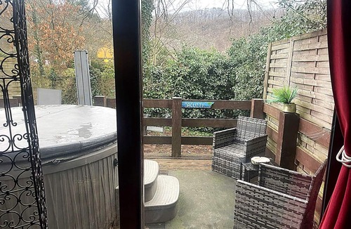 Frahan House | Dog-friendly House With Sauna, Bubble Bath