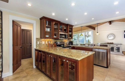 Orchard District House | Dog-Friendly Midtown Bend Home w/Fenced Yard