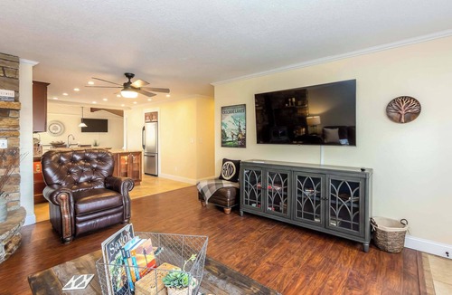 Orchard District House | Dog-Friendly Midtown Bend Home w/Fenced Yard
