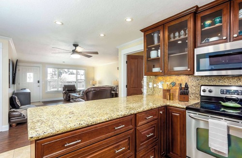 Orchard District House | Dog-Friendly Midtown Bend Home w/Fenced Yard