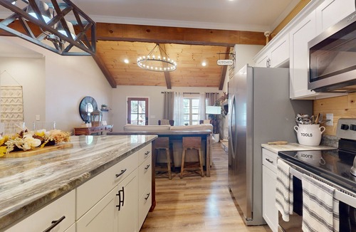 Morganton Cabin | Dog friendly modern cabin with spacious patio - hidden in nature