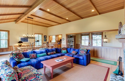 Gearhart House | Dog-Friendly modern rustic house with easy beach access