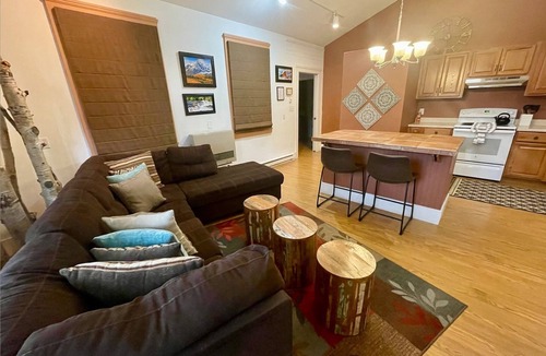 Westcliffe Hotel | Dog-Friendly Mountain Retreat: Aspen Suite