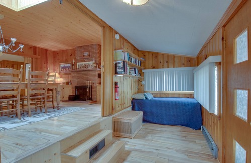 Lyons House | Dog-friendly mountain getaway with kitchen, patio, & mountain view