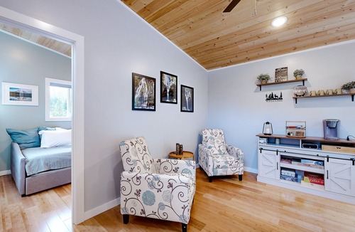 Carson Cabin | Dog-friendly mtn-view cabin near river with firepit, small deck, & washer/dryer