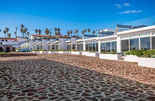 La Paloma Apartment | Dog-friendly Suite With Hot Tub, Kitchenette, Heated Outdoor Pool, Private Patio