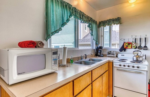 Bandon House | Dog-friendly oceanfront home on a bluff with spectacular views