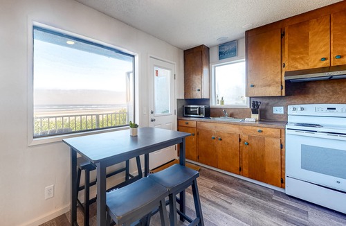 Edgewater Shores Cottage | Dog-friendly oceanfront home with private hot tub & amazing view - walk to beach