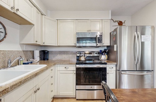 Gleneden Beach House | Dog-Friendly Oregon Coast Getaway with Private Hot Tub