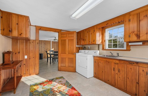Harwich House | Dog-Friendly Pleasant Lake Cottage in Harwich