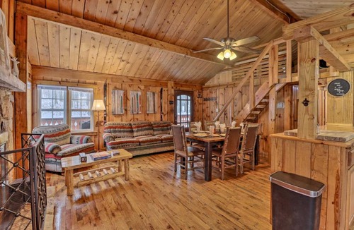 Hickory Hills House | Dog-Friendly Poconos Cabin about 15 Mi to Skiing!