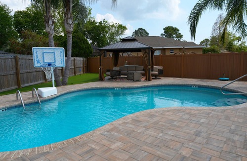 Oldsmar House | DOG friendly pool home close to the BEACH!