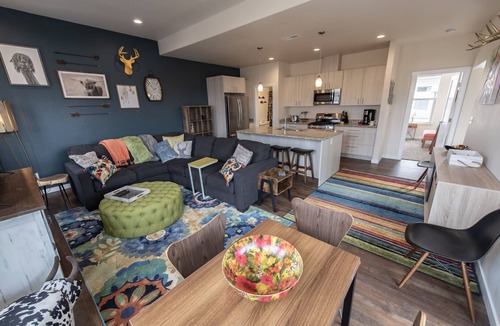 Salida Condo | Dog Friendly Private Backyard Hip