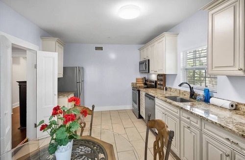 Downtown Historic District Apartment | Dog-friendly renovated downtown apt FREE BIKES