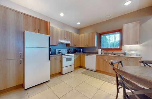 Old Town House | Dog-friendly retreat with private hot tub & mountain view - near skiing/hiking