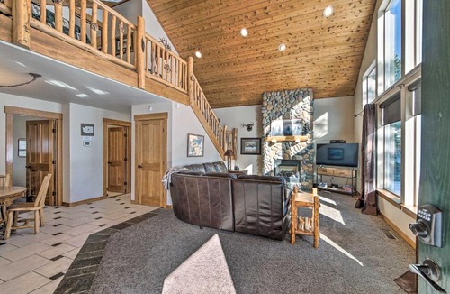 Ronald House | Dog-Friendly Ronald Vacation Rental Cabin!