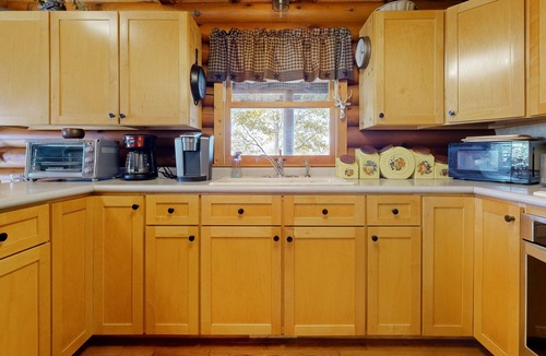 Buffalo Prairie House | Dog-Friendly Rural cabin and loft with foosball table, W/D, near-by golf, WIFI