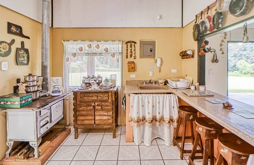Copey House | Dog-Friendly, Secluded Getaway W/Game Room, Stunning Terrace & WiFi