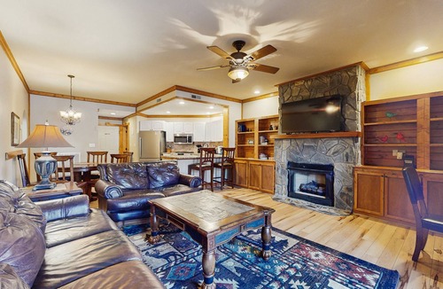 White Oak Lodge Condo | Dog-friendly, Smoky Mountains condo located close to downtown Gatlinburg