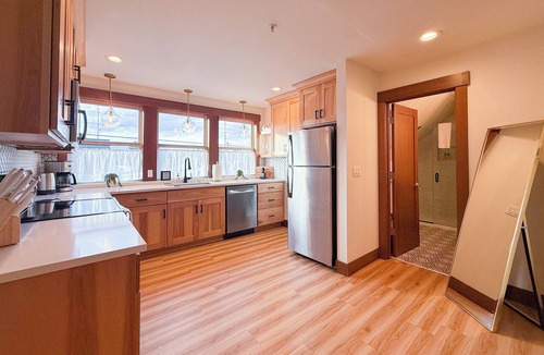 Newberg Apartment | Dog-Friendly, Sophisticated, & Chic Designer Suite