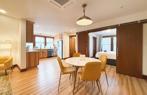 Newberg Apartment | Dog-Friendly, Sophisticated, & Chic Designer Suite